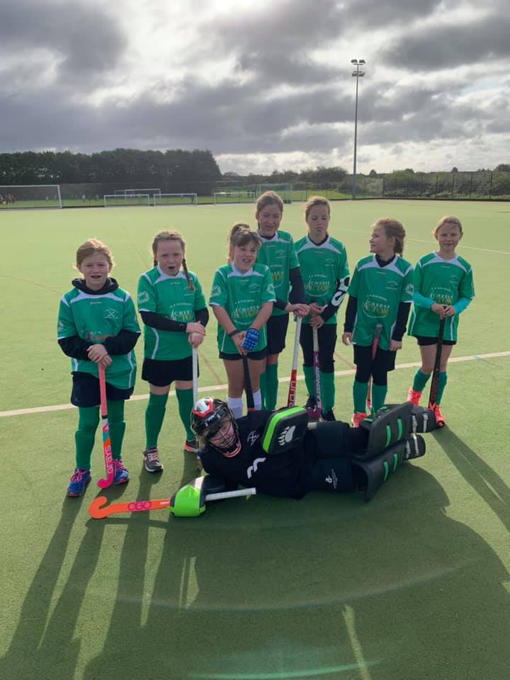 ChesterfieldHC's tweet photo. Our U10s were out and about today, girls and boys.
Some games were won.
Some games were lost.
Everyone enjoyed themselves.
Girls team photographed!
#Chesterfield #Derbyshire #CHCLive https://t.co/5wa2VlNEec