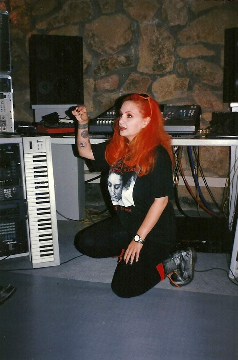 AlbertoFangoria's tweet photo. #fangoria y #lemonfly en los Estudios Toxic Audiodrome de #bigtoxic en Boadilla del Monte, 1997 durante la grabación de #Vital
Fotografías de Lemon Fly https://t.co/zd03uBmZOu