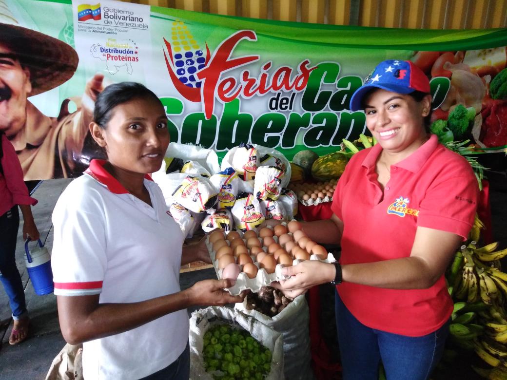 AngelRiveroPSUV's tweet image. Seguimos dando la batalla en cada territorio de Venezuela con @ClapOficial @MiliciaFANB y @MinppalOficial llegando a cada rincón de nuestra hermoso País con la distribucion de alimentos #TodosSomosClap @JFME69 @NicolasMaduro