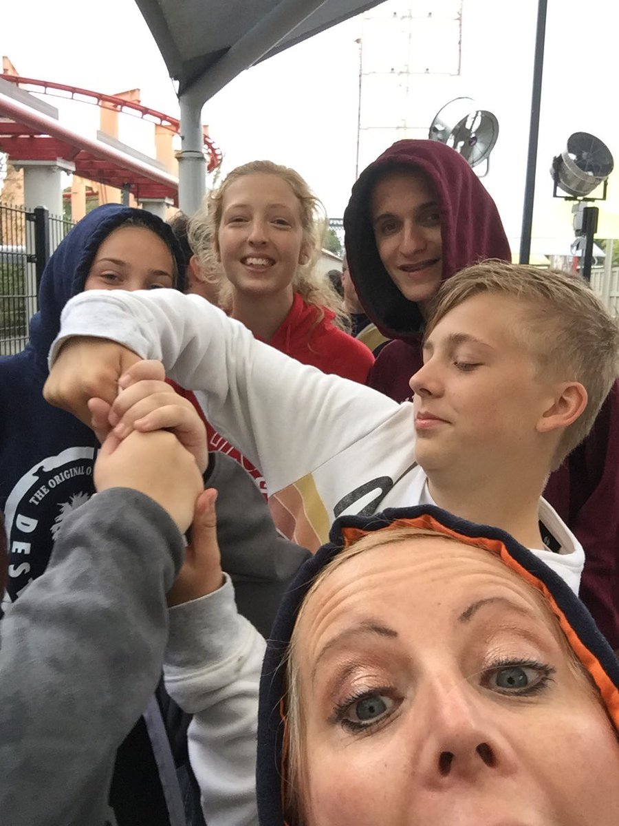 singatkings's tweet photo. Waiting it out for Dragster #worthit #brothers #firsttimerider #maverickbuckedmyeyebrowsoff https://t.co/Lq9PTzRAGD