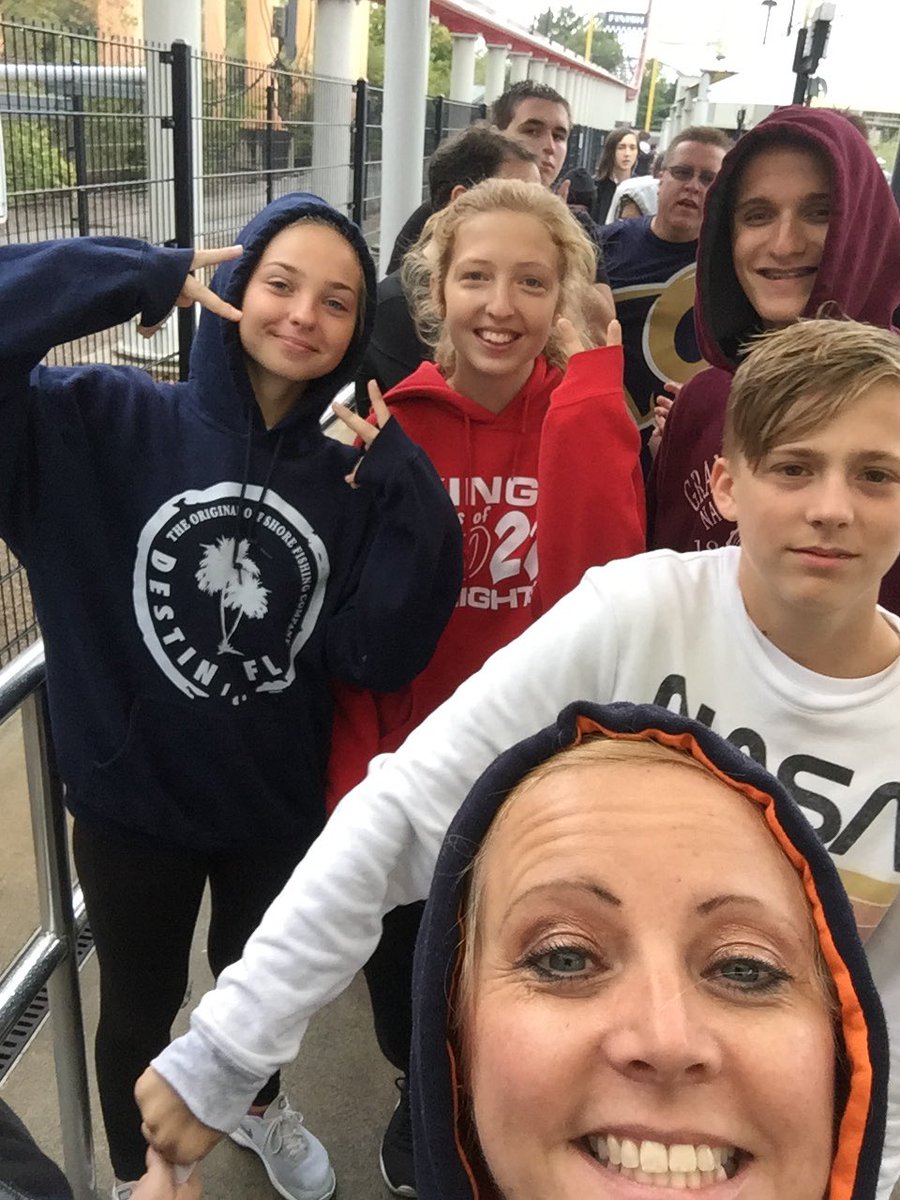 singatkings's tweet photo. Waiting it out for Dragster #worthit #brothers #firsttimerider #maverickbuckedmyeyebrowsoff https://t.co/Lq9PTzRAGD