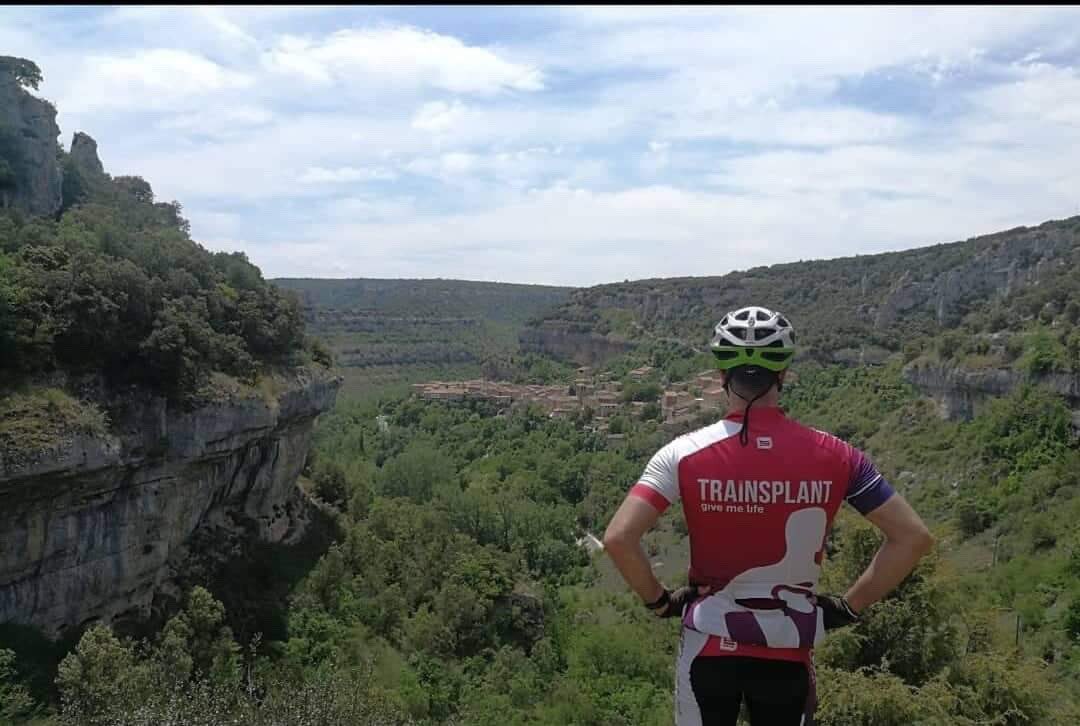 trainsplant's tweet photo. 👋🏻👋🏻Hoy nos envían esta 📸 desde Orbaneja del castillo #Burgos
Compra tu equipación #Traïnsplant @tugawear y crea mini gimnasios en hospitales 👶🏻💪🏻#ProyectoMiniGym
Enlace para compra: https://t.co/rjcqwGtNI7
#givemelife #ropasolidaria https://t.co/axUM9Rh3D8