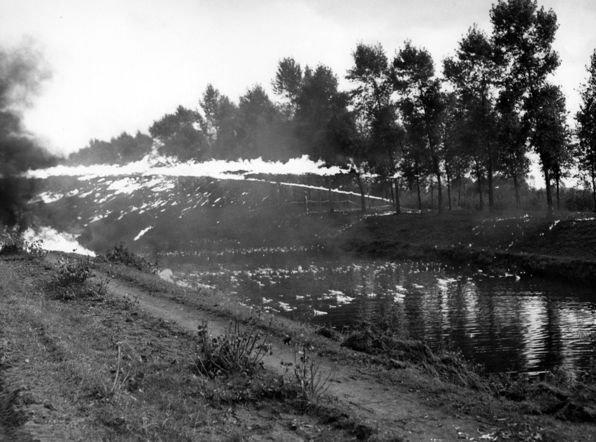 Two days prior to this landing Brig Jock Spagge& #39;s 7th Cdn Inf Bde was to attack across the Leopold Canal in the SW corner of the pocket to distract the Germans. This attack would make generous use of mortars and artillery as well as close support from Wasp flamethrowers.7/15