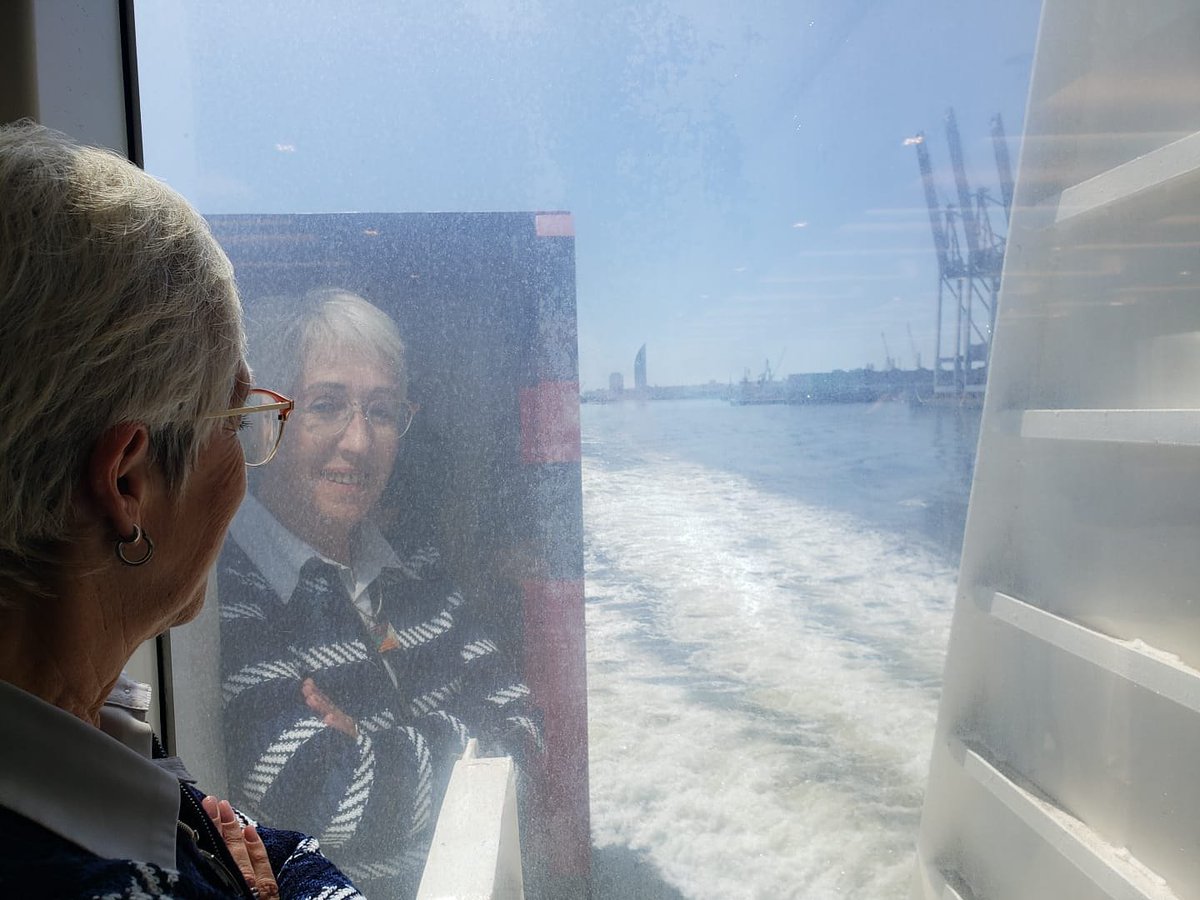 GVillar_uy's tweet photo. Cruzando el río al encuentro de nuestros compatriotas en Argentina. El 27 de octubre los uruguayos definimos algo muy importante: nos jugamos qué proyecto de país queremos.

#MartínezPresidente
#MartínezVillar https://t.co/jUAcn1Bt4p