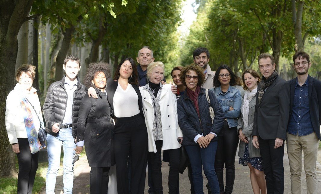 Entre échanges matinaux au marché en présence de <a href="/celinecalvez/">Céline Calvez</a>, balade sur l'île de la Jatte et exposition sur l'économie d'énergie à la médiathèque Gustave Eiffel : la meilleure façon de finir le week-end à #Levallois. 
Et toujours avec la meilleure des équipes! 👬❤🐝