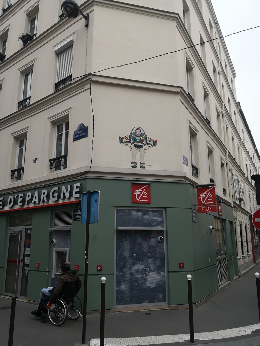 RodolpheRoux's tweet photo. Quand #buzzleclair s associe a la  @Caisse_Epargne ! :-) #audetourdeparis #cavafairemal #lecureuilvadevenirrangerdelespace. https://t.co/DqQf9oQvW4