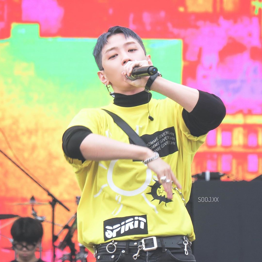 callmeGRAYTH's tweet photo. [PIC] 191006 off ROUTE FEST 
#그레이 #GRAY #AOMG #offroutefest2019 CR: sooj.xx https://t.co/bWcNZTLNeG