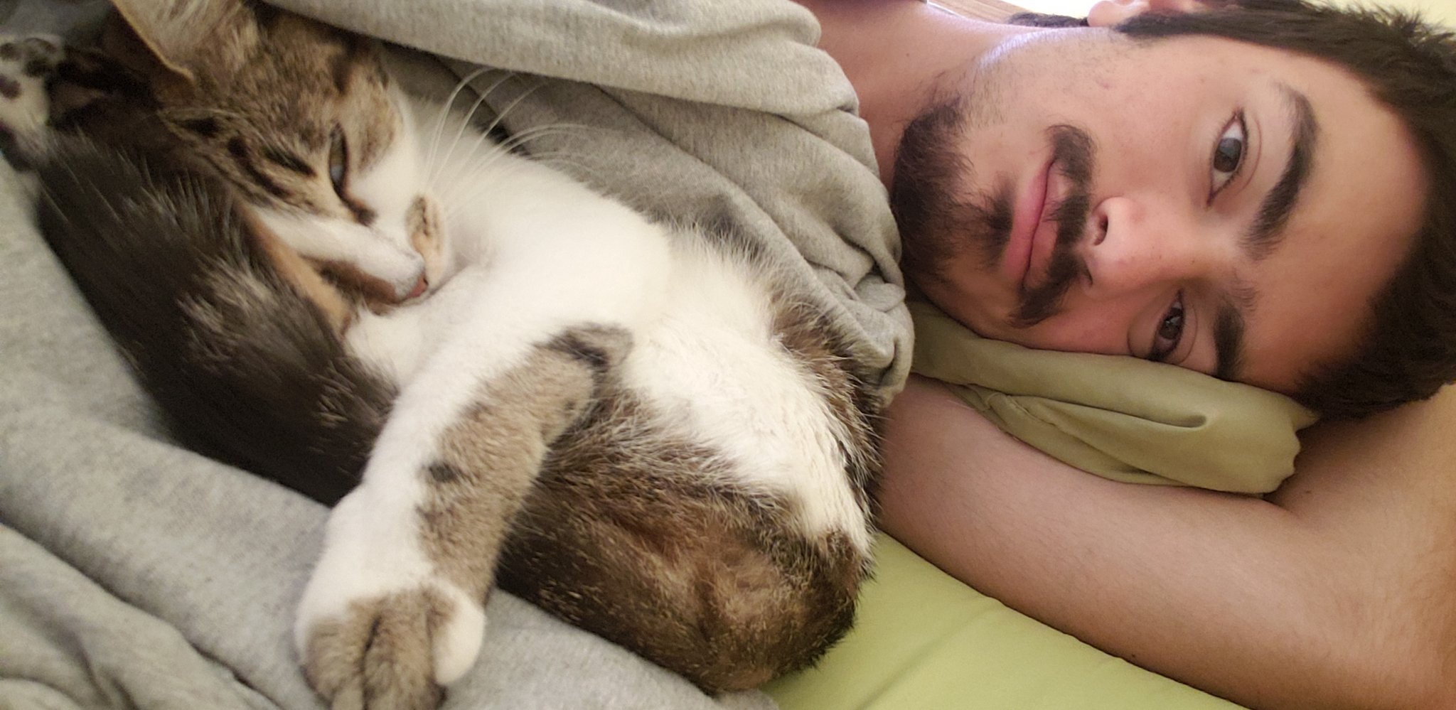 EGNcTA7UEAArBGm.jpg:large