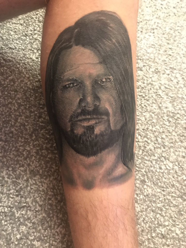 TomeyAnt's tweet photo. Hello world & hello @AJStylesOrg you’re the second @WWE wrestler to be added to my leg, which will be a wrestling sleeve, already got @AdamColePro 💙 #phenomal #TheOC #wwe #wrestlingtattoo #4daysfresh https://t.co/GWu1DJGqvT