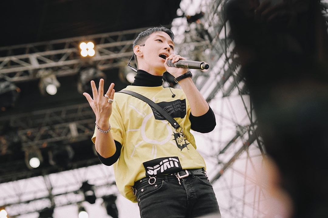callmeGRAYTH's tweet photo. [PIC] 191006 off ROUTE FEST 
#그레이 #GRAY #AOMG #offroutefest2019 CR: jjang.yongjii https://t.co/NCC3TcS7AE