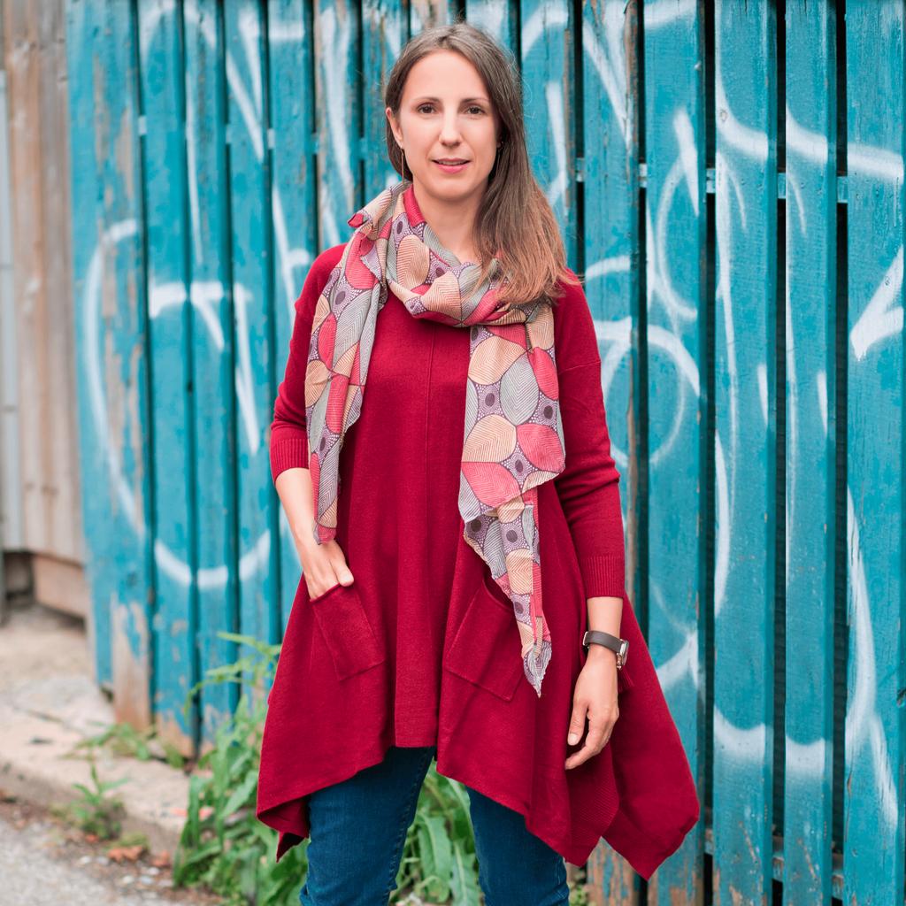 This shop owner is also full of original ideas and offers, such as the popular "Weekender Bouquet Series," which allows her client club members to choose from affordable grab-and-go arrangements! To read about Periwinkle Flowers, VISIT OUR BLOG: bit.ly/2n9db74