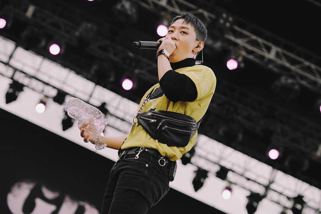 callmeGRAYTH's tweet photo. [PIC] 191006 off ROUTE FEST 
#그레이 #GRAY #AOMG #offroutefest2019 CR: jjang.yongjii https://t.co/GIZSiP6uo9
