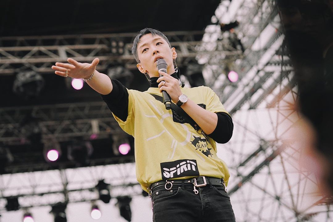callmeGRAYTH's tweet photo. [PIC] 191006 off ROUTE FEST 
#그레이 #GRAY #AOMG #offroutefest2019 CR: jjang.yongjii https://t.co/GIZSiP6uo9