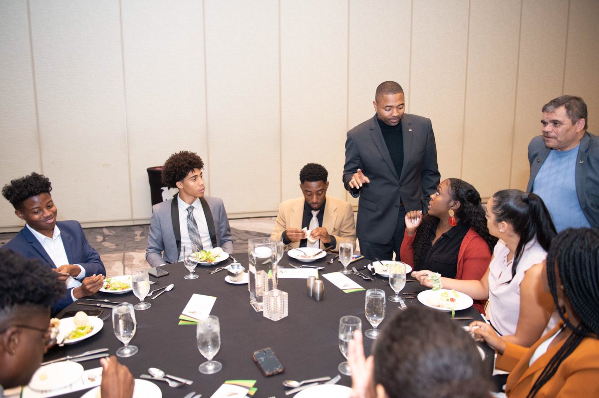 100BlackMen's tweet photo. The art of leadership is leading by example. #c100nextgen #mentorship #LegendaryLeaders #lilyendowment https://t.co/LAnqBCn8qb