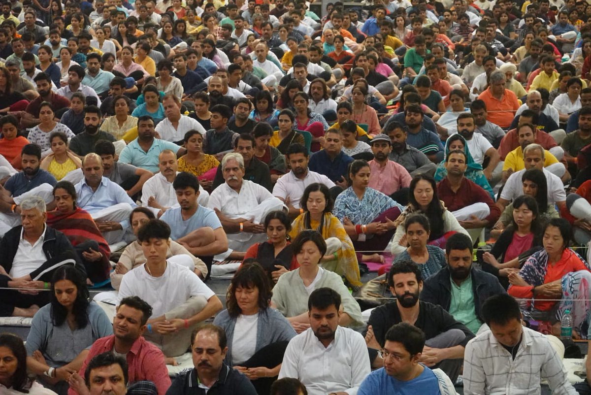 SadhguruJV's tweet photo. Wave of joy &amp; bliss overflows as over 10,000 seekers turn inward to take charge of their life &amp; wellbeing. This is the fundamental shift that needs to happen in the world - not up, not out. In is the only way out. -Sg #InnerEngineeringInDelhi #InnerEngineering https://t.co/6Mp9LukPTQ