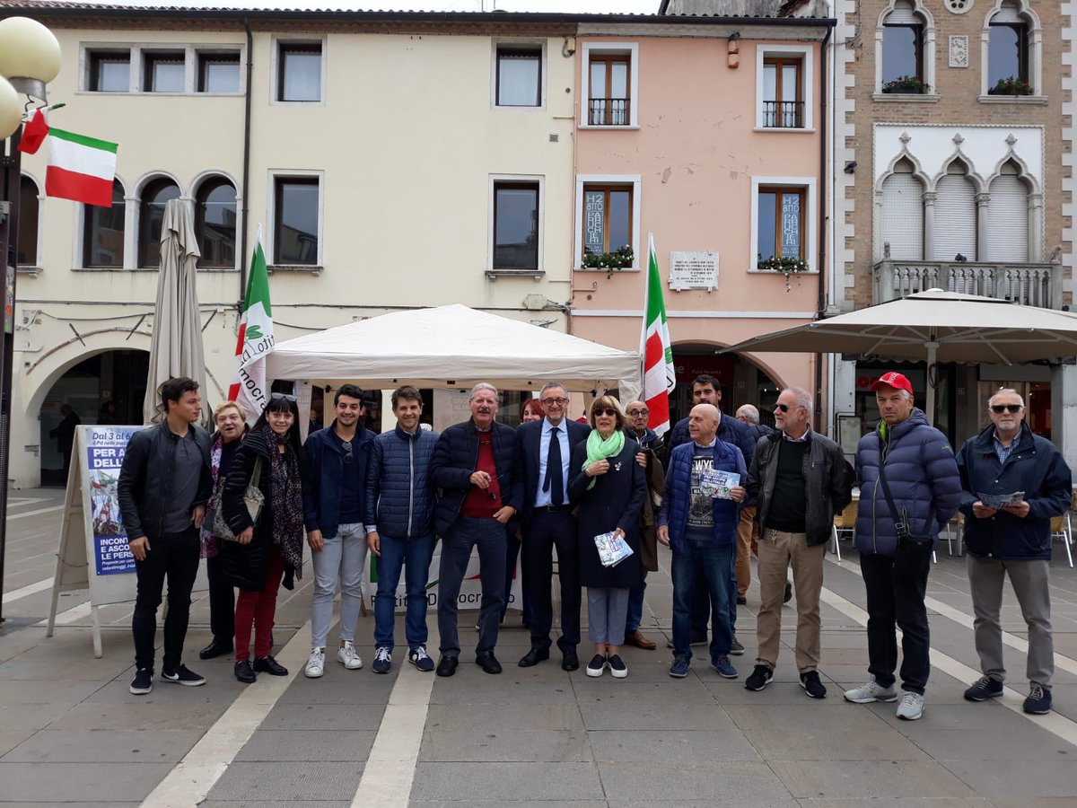 pdnetwork's tweet photo. 1000 banchetti, 5000 volontari, oltre 2 milioni di volantini con le nostre 10 proposte per un'Italia più giusta, più verde e competitiva. 

Grazie a tutti!

 #scelgoilPD https://t.co/wG0Jgkxr9O