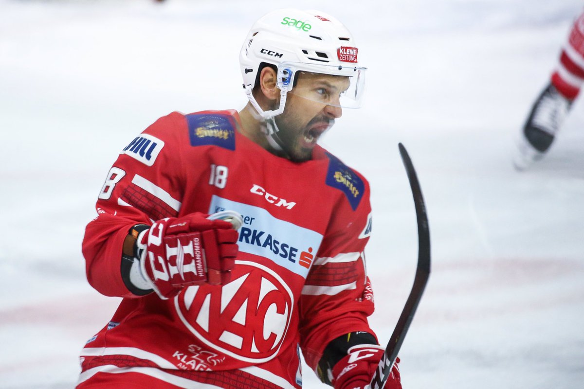 klz_eiskaltblog's tweet photo. Schnell, schneller, Dago Koch 🏒🥅🚨🚨 Das nennt man #Eiskalt 😜 Der @EC_KAC Stürmer bringt die #Rotjacken innerhalb von 25 (‼️) mit 2️⃣:0️⃣ in Front. 👌🏻 #Heimspiel #HinterDerBande #KAC #Rotjacken #EBEL https://t.co/kQRiufnuTq