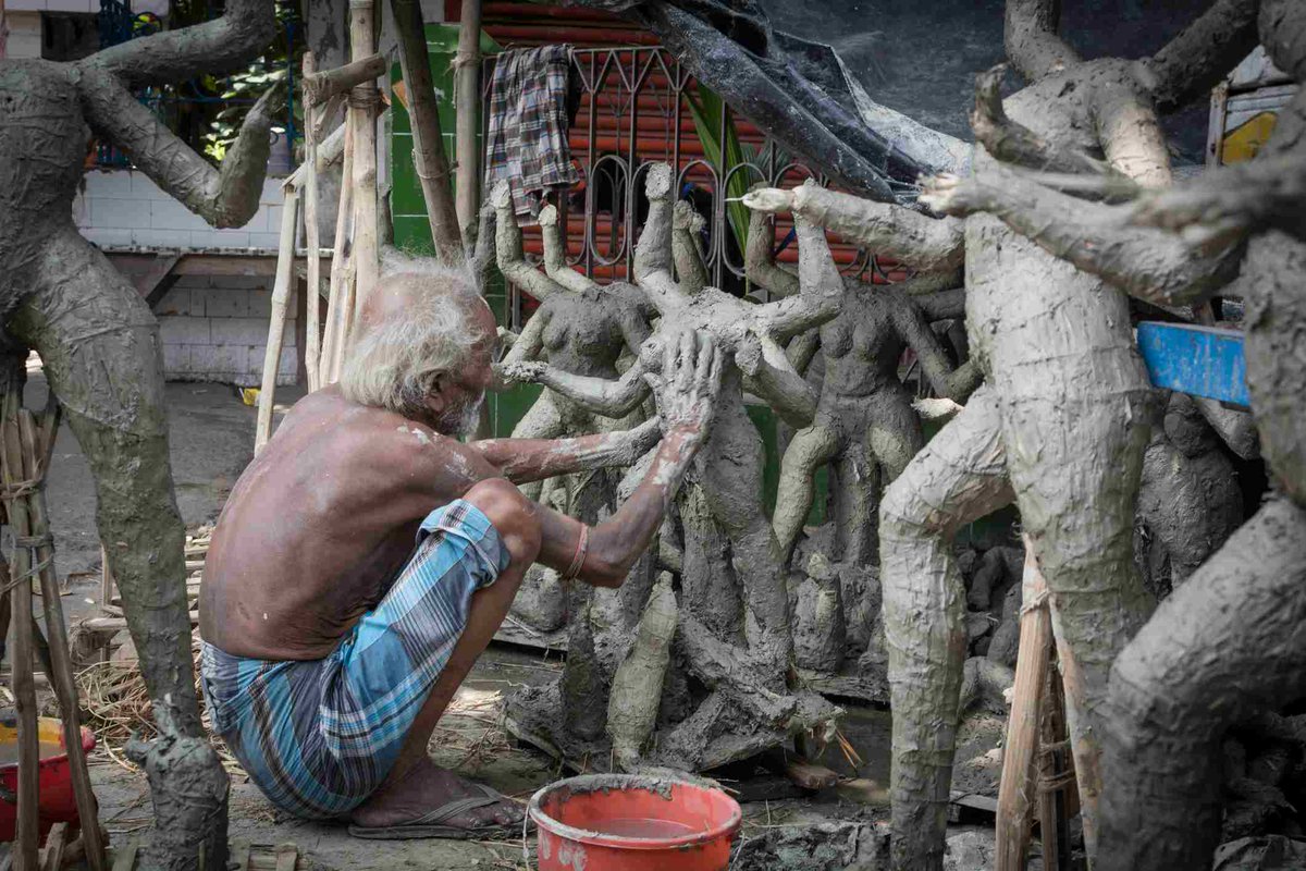 न मानो तो मिटटी मानो तो माताit's perceptionfor few it's Mother  #Earth that provides livelihood-food when she takes form of Devi Durga, worshiped by humans after purchasing it, then again meets ends in River-Earth at Visharjan विसर्जनLIFE-CYCLE Rhythm of lifeजीवन चक्र Ambika