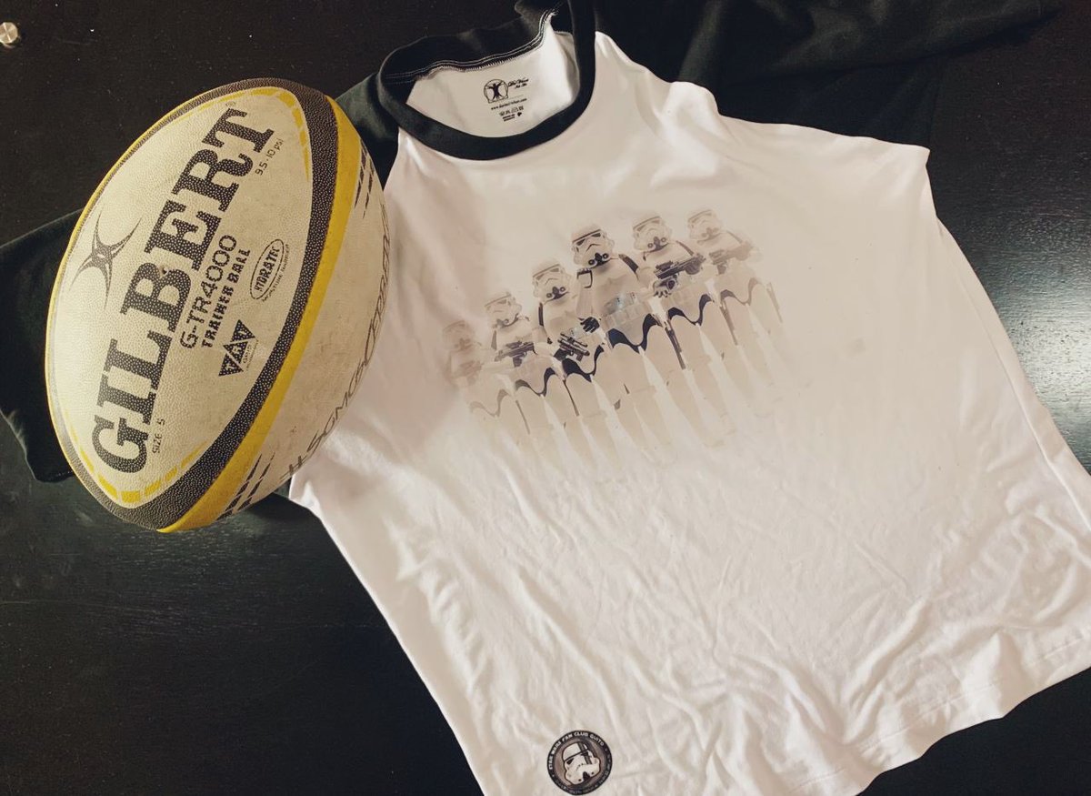 ReadRugby's tweet photo. Quieren ganar una camiseta de #StarWars?

Sigan nuestras cuentas en Facebook e Instagram (@swfcuio | @ReadRugby) y allí verán cómo ganarla!

#LaLecturaTeAcompañe https://t.co/HUV6pQlL7y
