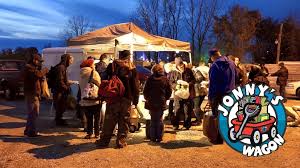 ShelteringGrace's tweet photo. Thankfully, the #homeless people of #Louisville have a friend in #JohnnyGoode and can line up at his wagon for a free meal whenever they feel hungry. #ActOfKindness #shelteringgrace https://t.co/mYccbKHFNf https://t.co/SEYfTG8NJs