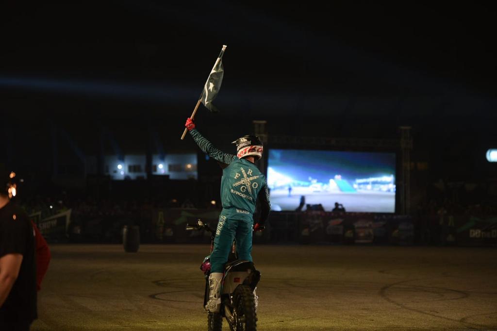 pakium's tweet image. Foreign stunts men showing their incredible talent at #DewMotoExtreme