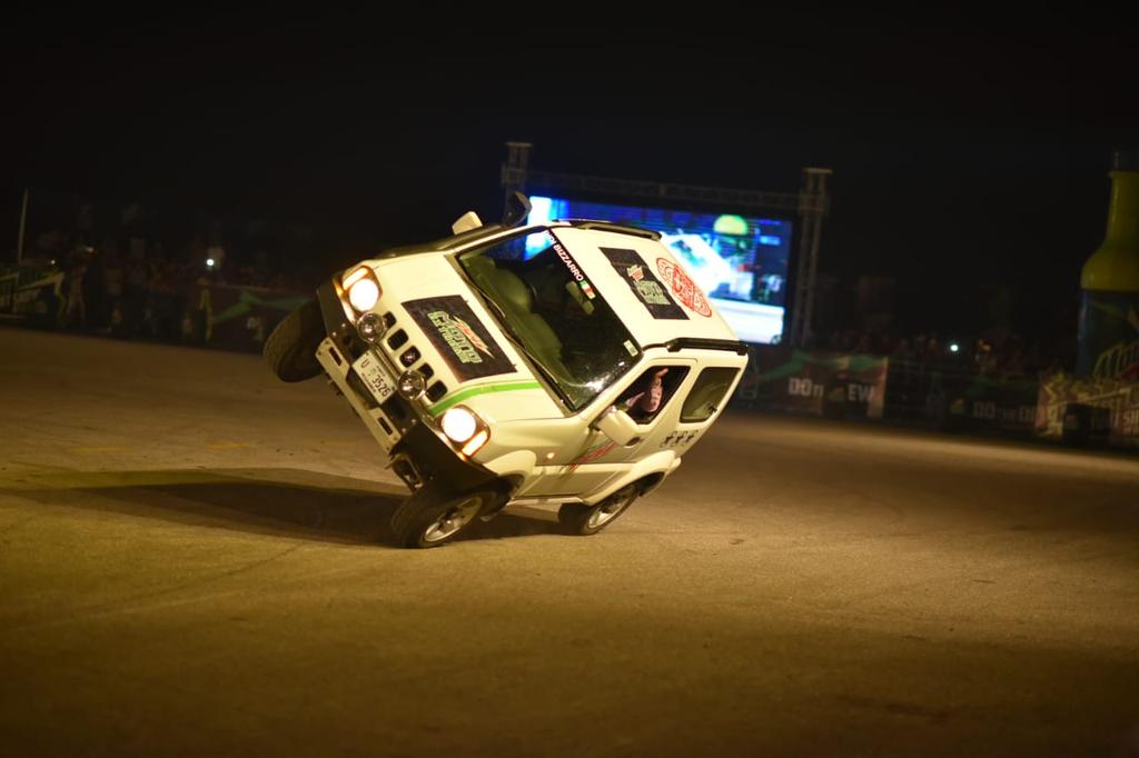 pakium's tweet image. Foreign stunts men showing their incredible talent at #DewMotoExtreme