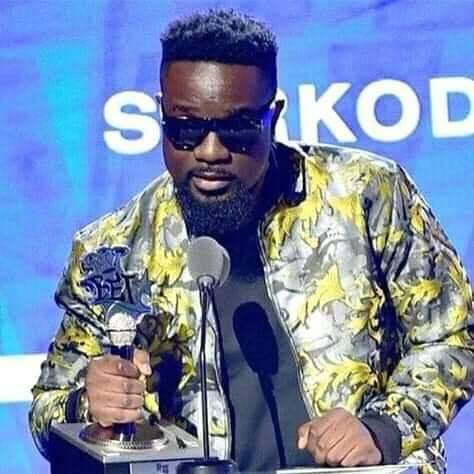 NoMistake_'s tweet image. I&apos;ve been always proud taking you as one of my role models 🙏Another one in the bag... Congrats KING @sarkodie 🔥
#BetHipHopAwards2019 #BestInternationalFlow #SarkodieFlow