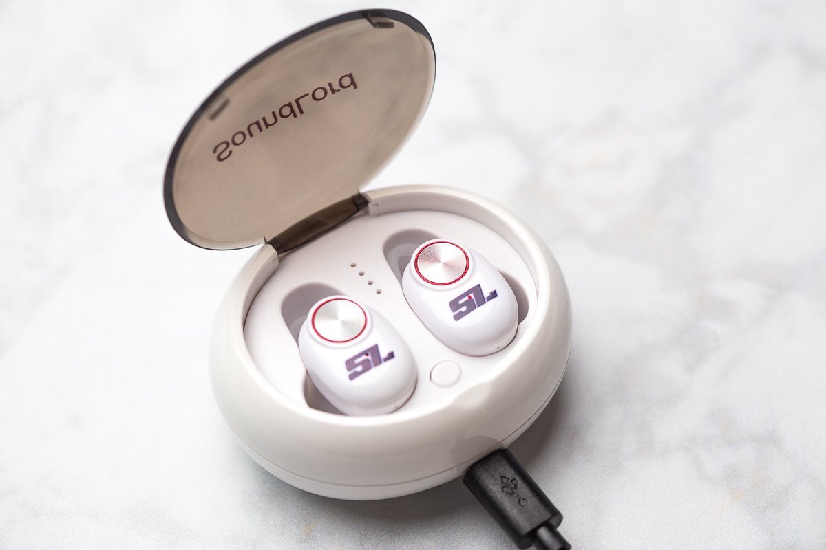 Chrissssjohnson's tweet photo. Tonight, I’m giving away a wireless headphone brand for FREE

“Sound Lord”

Here’s how to win it

1) RT this tweet
2) Follow me

What you get 

- Sample product
- Product Photography
- Website
- Logo

+ All my webinars 

Winner announced 9 PT tonight https://t.co/VUYexeiVrs