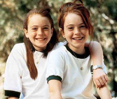 matheusjucinsky's tweet photo. vc já se perguntou oq aconteceu com a gêmea da lindsay lohan?
“Mas ela não existe, é efeito especial”
Isso é oq querem que acreditemos. Muitos dizem que depois da fama, lindsay vendeu sua irmã para comprar substâncias improprias 😰
Fonte: eu
#comprovado https://t.co/D5dufZdQJM