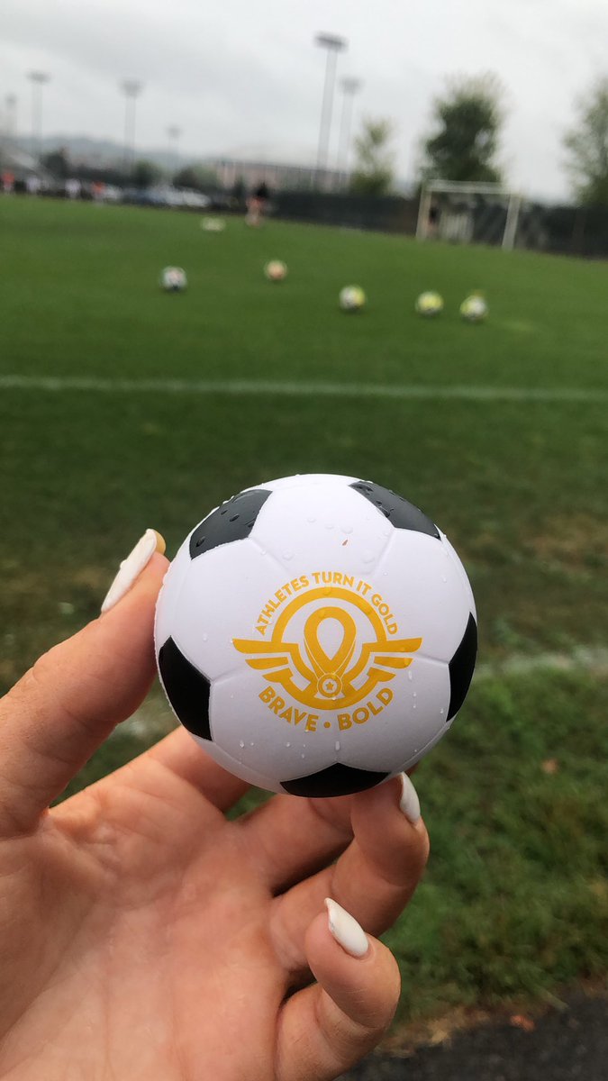 TurnItGoldOU's tweet photo. @OhioWSoccer playing with passion and helping us Turn It Gold today at Chessa Field !! ✨🎗💛 https://t.co/XFbKnF3Jdj