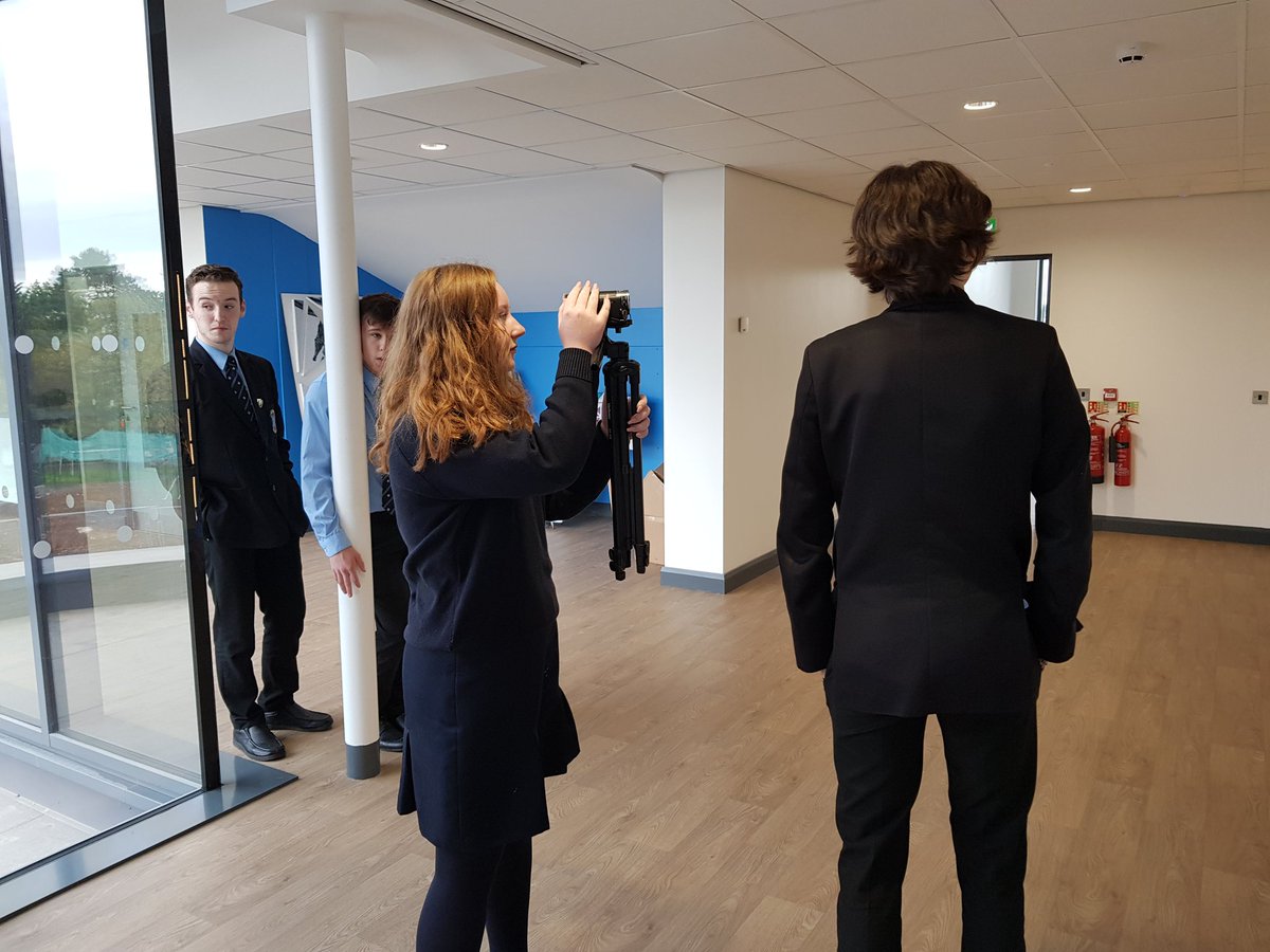 slgcreativearts's tweet photo. Year 14 MIA pupils working in groups to create 1 min Poetic Realism films. Applying knowledge and understanding to their practical work. #teamwork #applytodemonstrate @LandTstlouis https://t.co/LX75O6U3fO