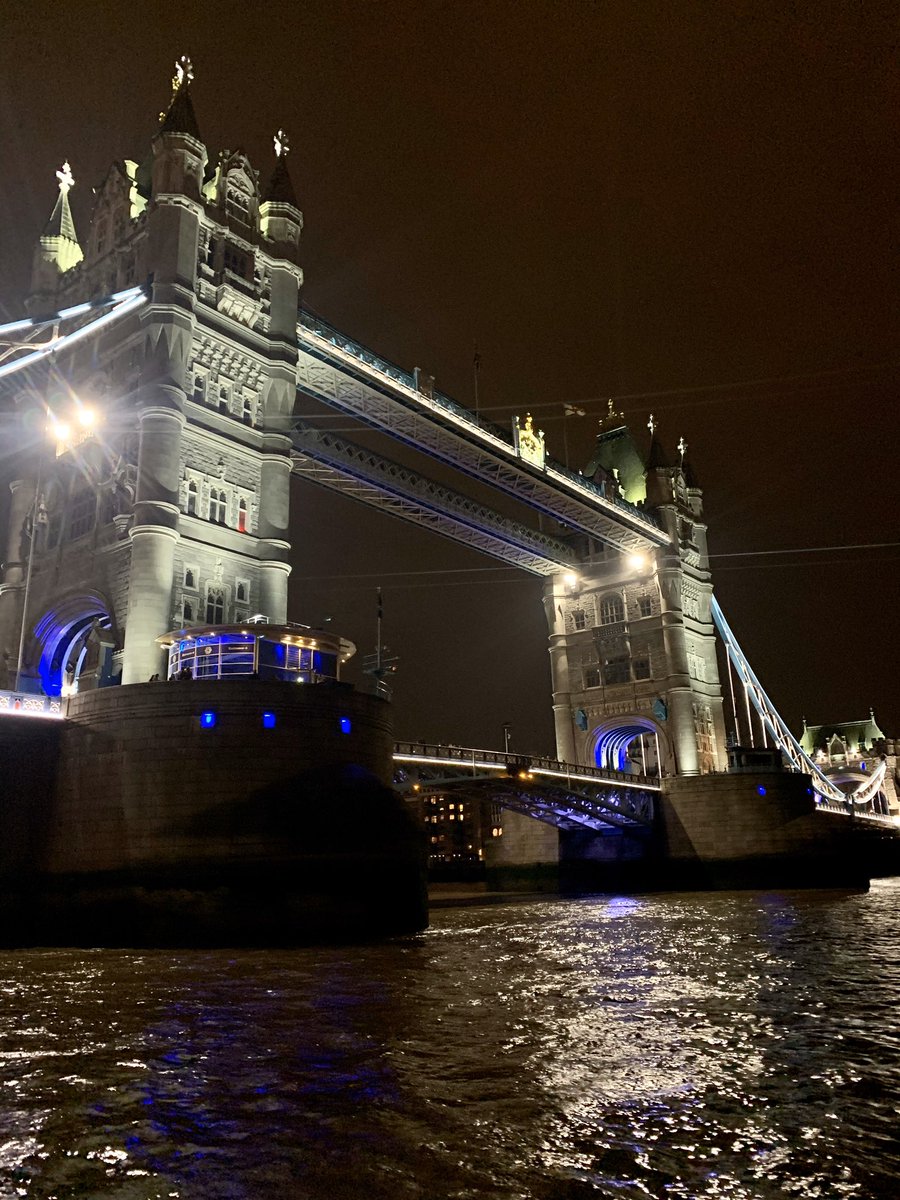 ThamesPartyBoat's tweet photo. When tower bridge never fails to impress 💙⚓️ #towerbridge #london #thamespartyboats https://t.co/MitDlnuPsF