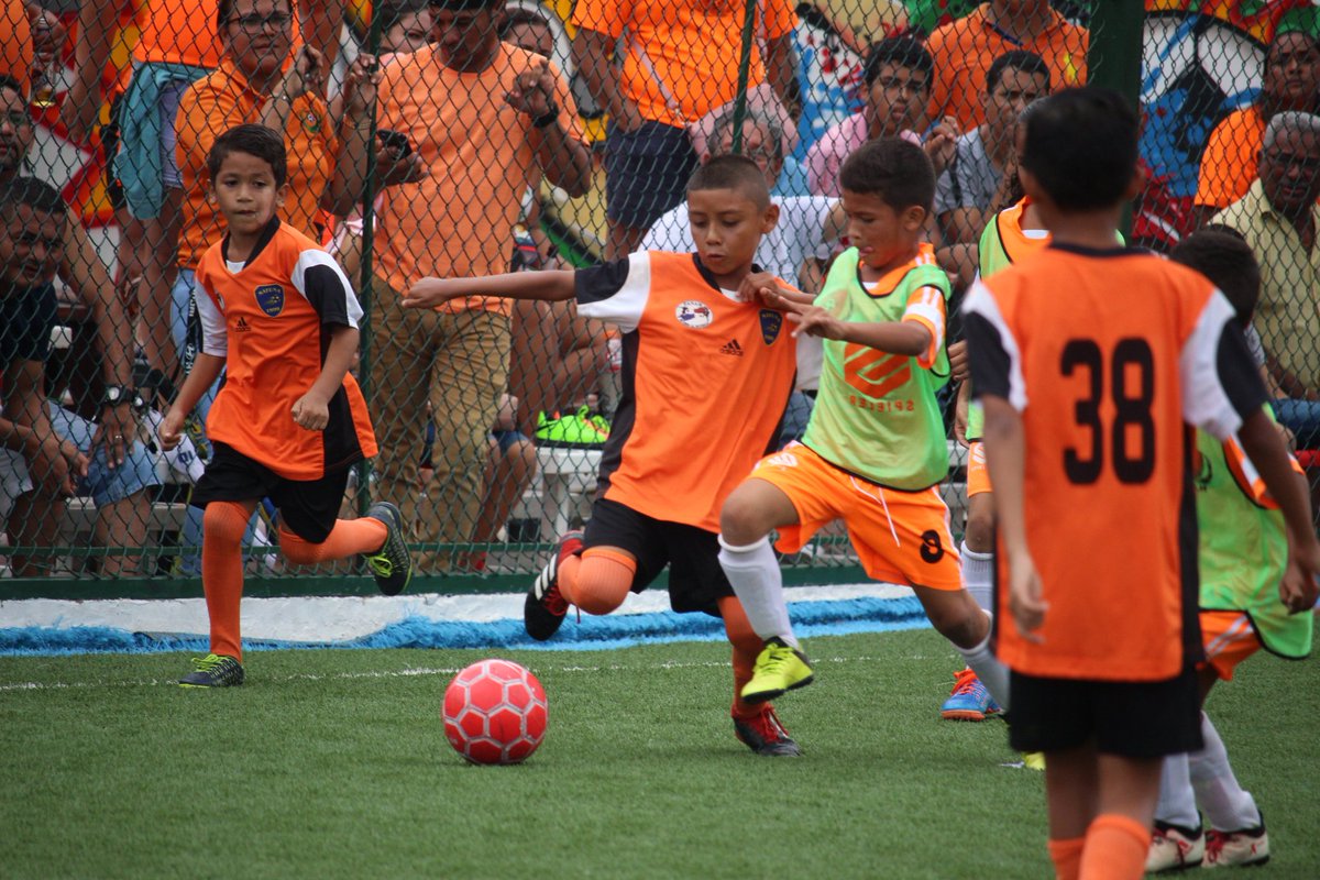 PromesasdelO's tweet photo. #CuartosFinal Romano FC vence por la mínima 1 por 0 al aguerrido Matuna FC.

📄Sub8

🏟️Sky Soccer, Anclas Mall https://t.co/ZKElnD5JMc