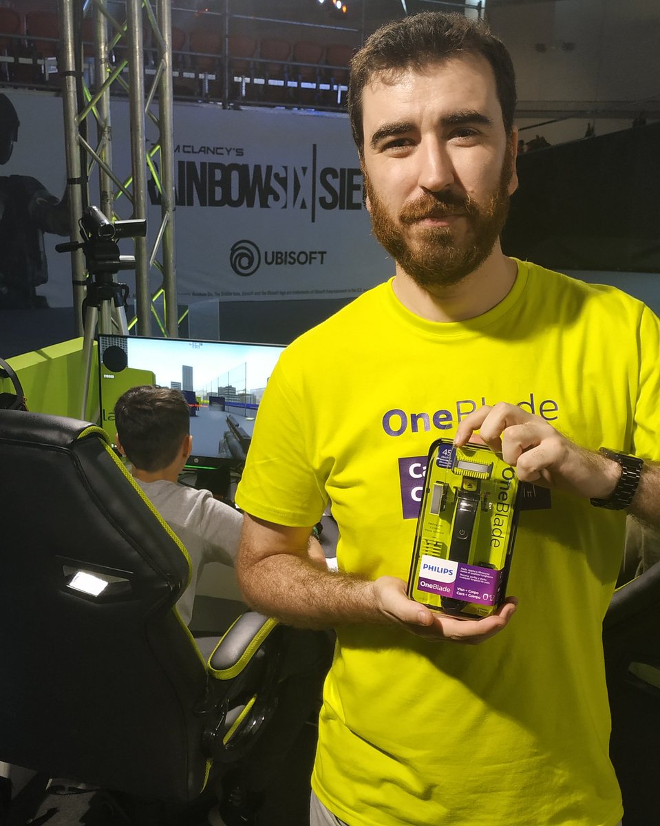 Sergio García-Moreno 🎙 (@sergiogmoreno) on Twitter photo Han sido tres días de <a href="/MadGamesWeek/">Madrid Games Week</a> bastante largos, pero un placer haber trabajado en este evento con los cracks de @Philips_Hombre <a href="/PhilipsSpain/">Philips Spain</a>.
Pintaza esta Philips One Blade ☺️☺️ Han sido tres días de <a href="/MadGamesWeek/">Madrid Games Week</a> bastante largos, pero un placer haber trabajado en este evento con los cracks de @Philips_Hombre <a href="/PhilipsSpain/">Philips Spain</a>.
Pintaza esta Philips One Blade ☺️☺️