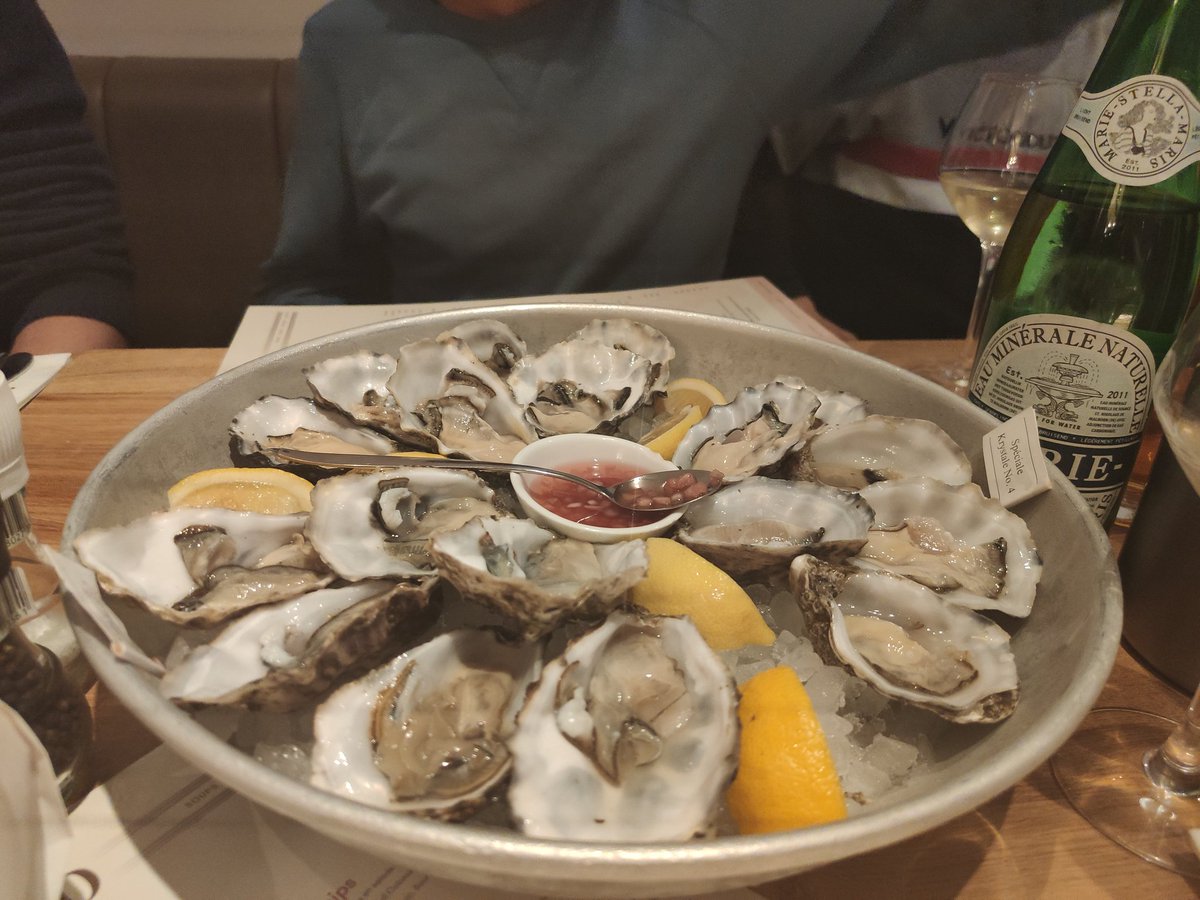 hellemans's tweet photo. @dawnieando @charlesmeaden Ideal evening....first an #oystertime then ending the evening with a #webertime https://t.co/jN9rCr5vTj