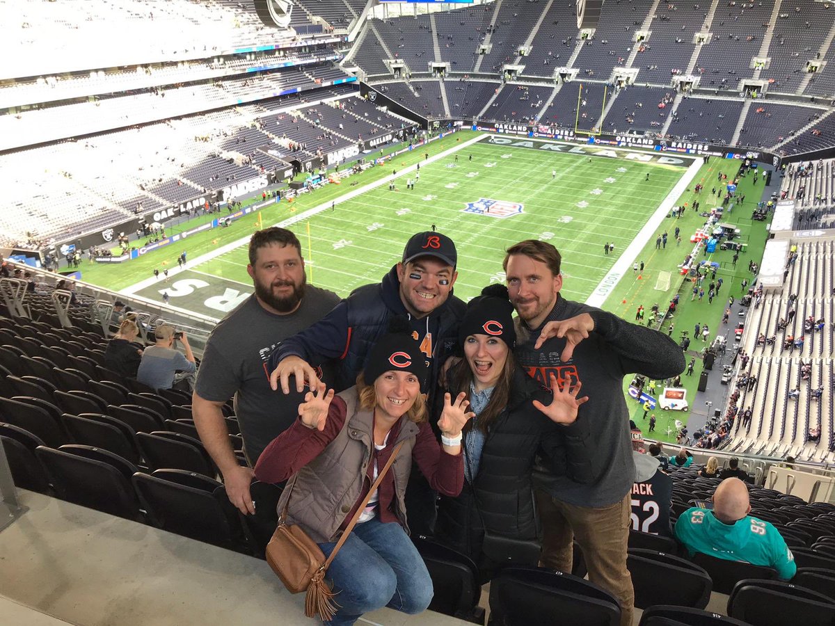 MartinMeier82's tweet photo. Servus @Icke41 Gruß aus London! #ranNFL #rannflsüchtig @NFLdeutsch #GoBears https://t.co/WDaRaDhs5t