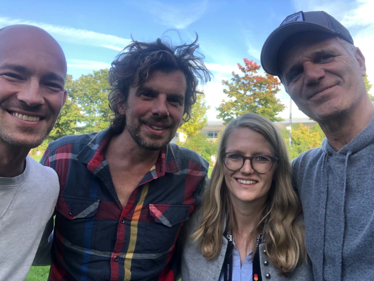 MTrautmann's tweet photo. “Das ist die Gabe des Kindes, mit einer Idee eine ganze Welt real werden zu lassen.”
Rüdiger "Rüde" Linhof, Bassist bei den #sportfreundestiller und Unternehmer bei #startupalm zu Gast bei #OnTheWayToNewWork #Podcast #spotify #applepodcasts #soundcloud @podstarsOMR @XING_de https://t.co/5akvIxz1Oi