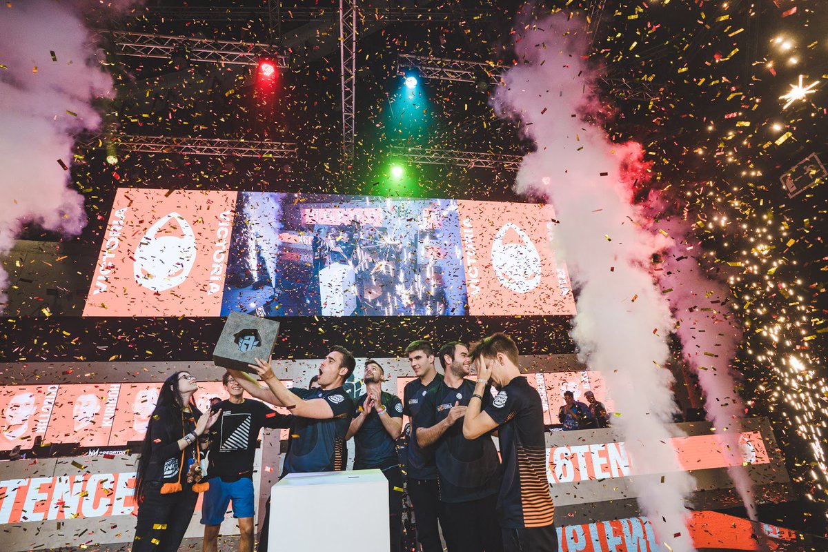 Ubisoft_Spain's tweet photo. ¡Se acabó! @x6tence campeones de la #R6SpainNationals de @Rainbow6ES. Fin de semana de pura emoción en #MadridGameWeek. ¡Muchas gracias a todos! https://t.co/yqvpueirym