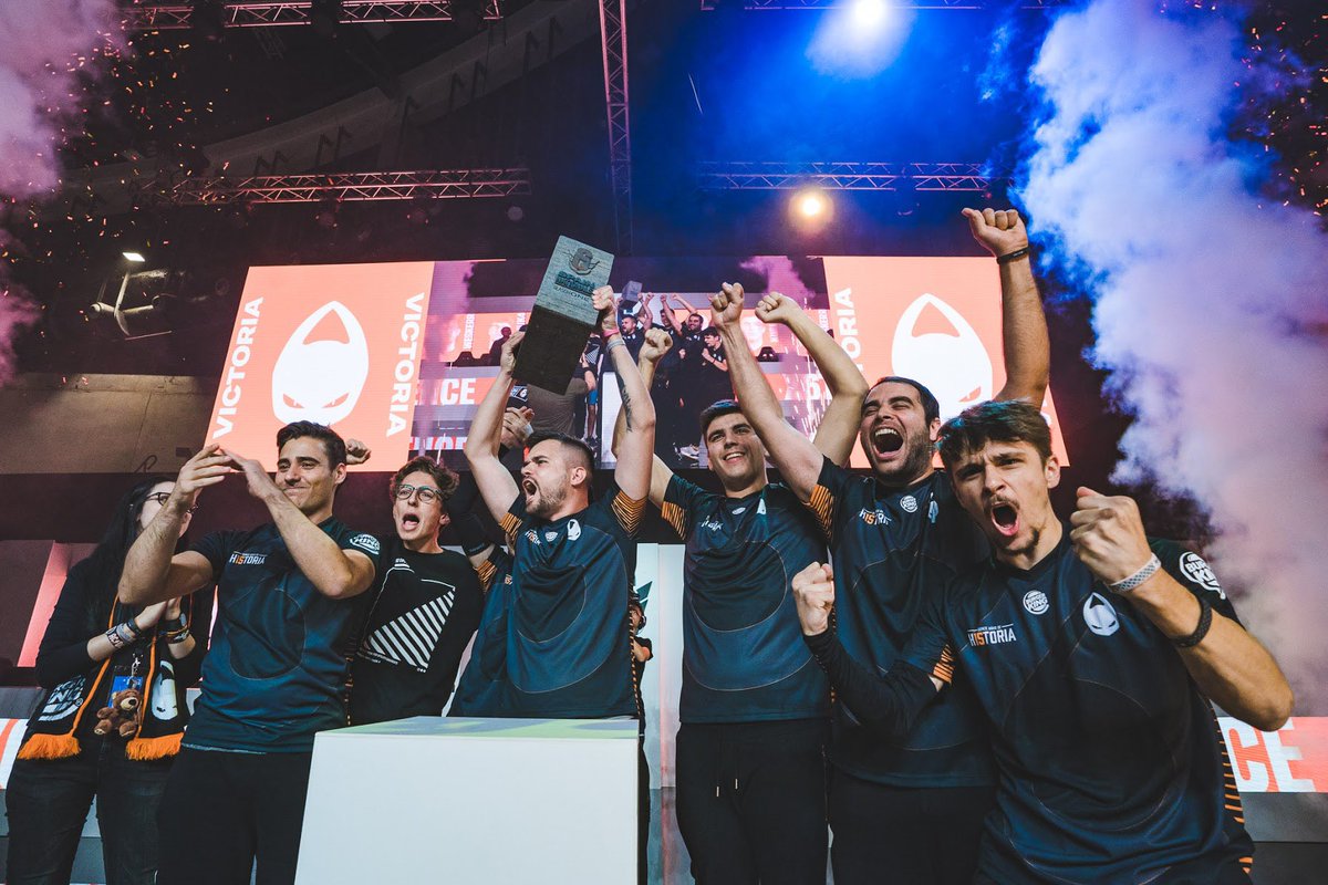 Ubisoft_Spain's tweet photo. ¡Se acabó! @x6tence campeones de la #R6SpainNationals de @Rainbow6ES. Fin de semana de pura emoción en #MadridGameWeek. ¡Muchas gracias a todos! https://t.co/yqvpueirym