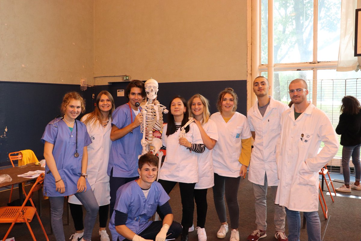 TutoratNantes's tweet photo. C'est grâce à l'investissement de ses tuteurs que le Tutorat Santé Nantes est si présent en forums. 💪🏼
Merci à tous les tuteurs ayant participé ❤️
Le Bureau XVI, fier de ses pious 🐥 https://t.co/I5ORpIxA7S