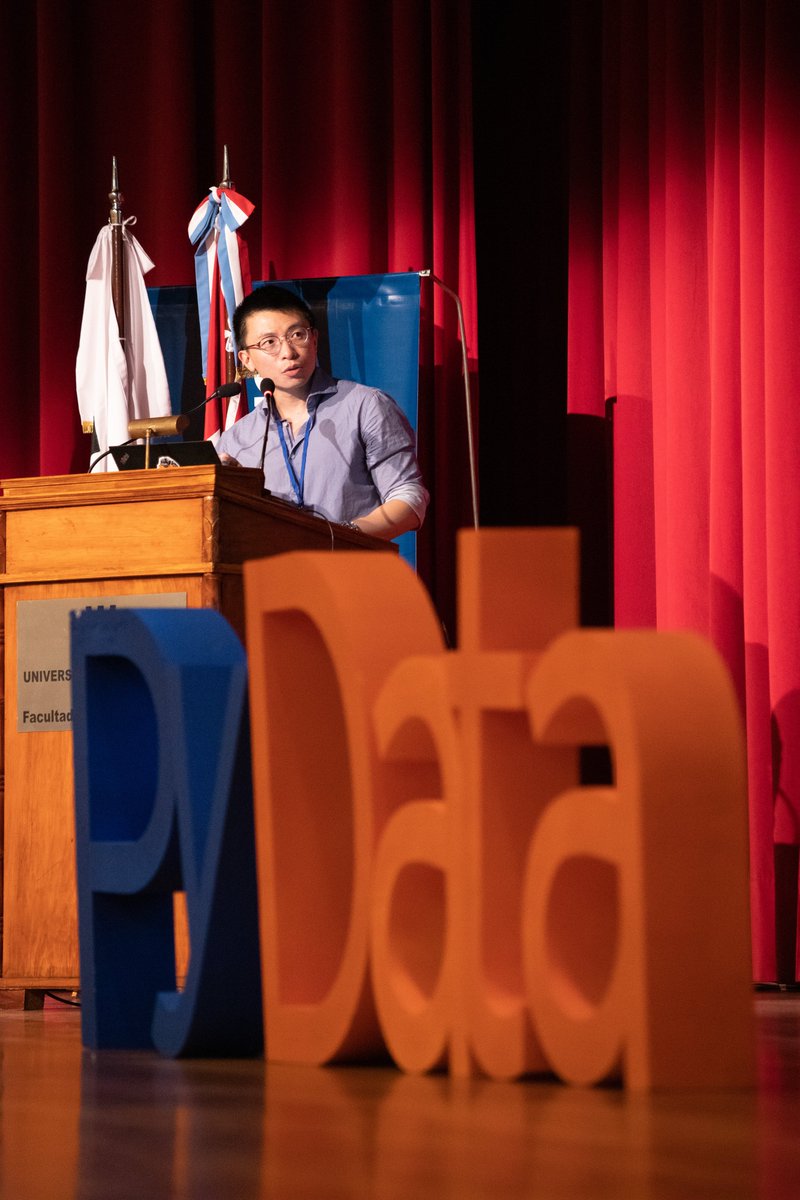 PyDataCba's tweet image. Keynote: "A Hitchhiker's Guide to designing a Bayesian library in Python" by Junpeng Lao