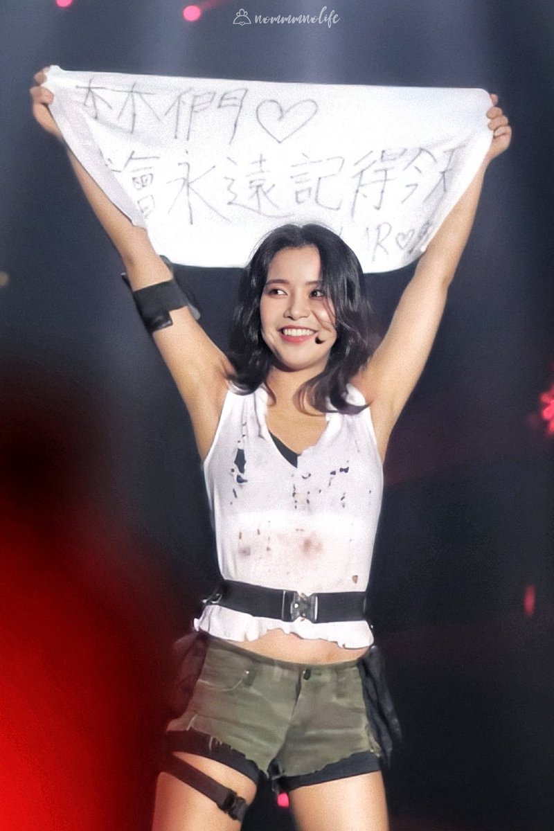NO_MMM_NOLIFE's tweet photo. 190928 홍콩 콘서트 #솔라 3P

역시 예바ㅋㅋㅋㅋ

#마마무 https://t.co/IbmN8ptz7T