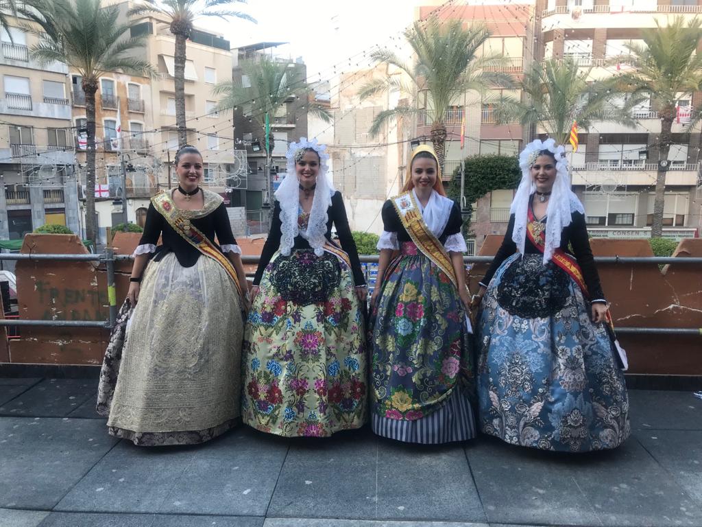 fed_fogueres's tweet photo. La dama d'honor de la bellesa del foc, Sonia López, en los Moros y Cristianos de Crevillent.
#Alacant #Alicante #Fogueres2020 #MyC19 #Crevillent https://t.co/HIae3Bk2Bc