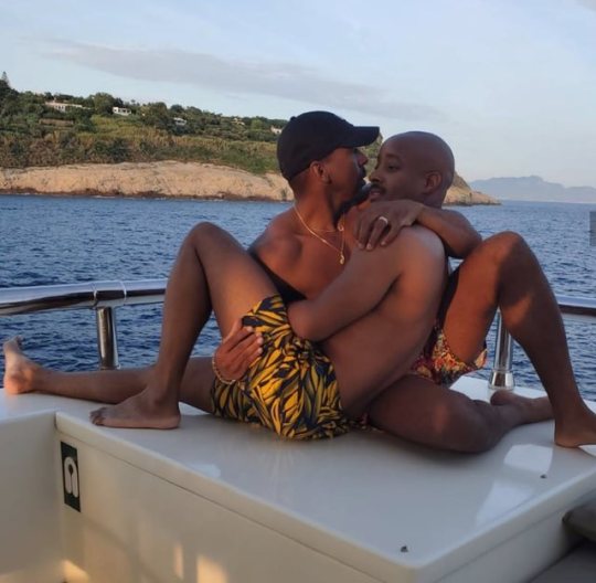 HUNKCREDIBLE's tweet photo. you'll love what you see at:
https://t.co/VzLJ5oJ9ry
#melanin #africanamerican #brothaoftheday #blkpics #blksexyaf #blkmuscles #handsomeman
#blkmancrush #blackdudes #handsomeblack #blkmancrusheveryday #LGBTQTwitter #yesimLGBTQ https://t.co/Bgo7ALwRGB
