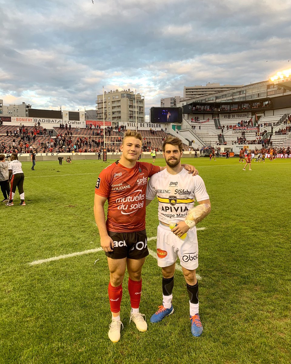 ArthurRetiere's tweet image. A 2 ans on jouait dans le jardin de la nourrice, 20 ans plus tard on joue contre en @top14rugby , quelle fierté et quel plaisir, je t’aime ❤️ #CSN #DepuisToujours #Nourrice #Top14
