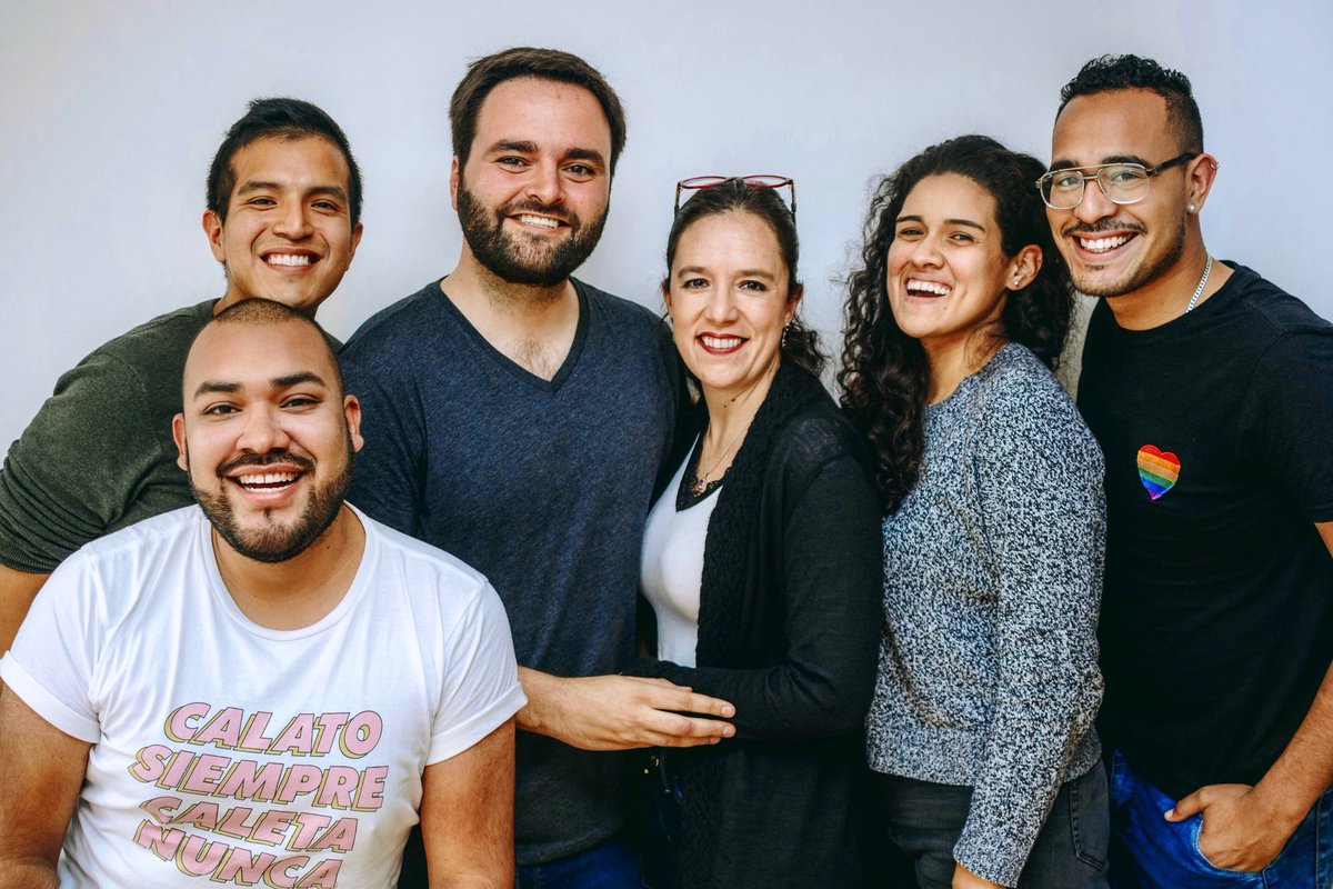 mczorro's tweet photo. Vuelvo a compartir la conversa que tuvimos con @AlbertoBelaunde y @MarisaGlave sobre cómo vivieron la disolución del Congreso desde dentro.

Ah sí, @CallaCabro es un podcast conducido por tres gays peruanos, así que conservas alfas homofóbicos absténganse:
https://t.co/hiEPrLCoAz https://t.co/zq2Ymknjfc