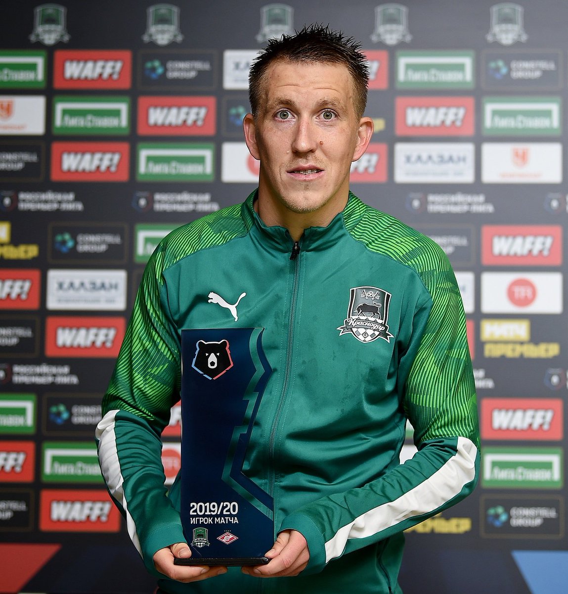 Лучший игрок рпл. Акинфеев лучший игрок матча. Игрок матча награда. Кутепов 2018. Лучший игрок матча.