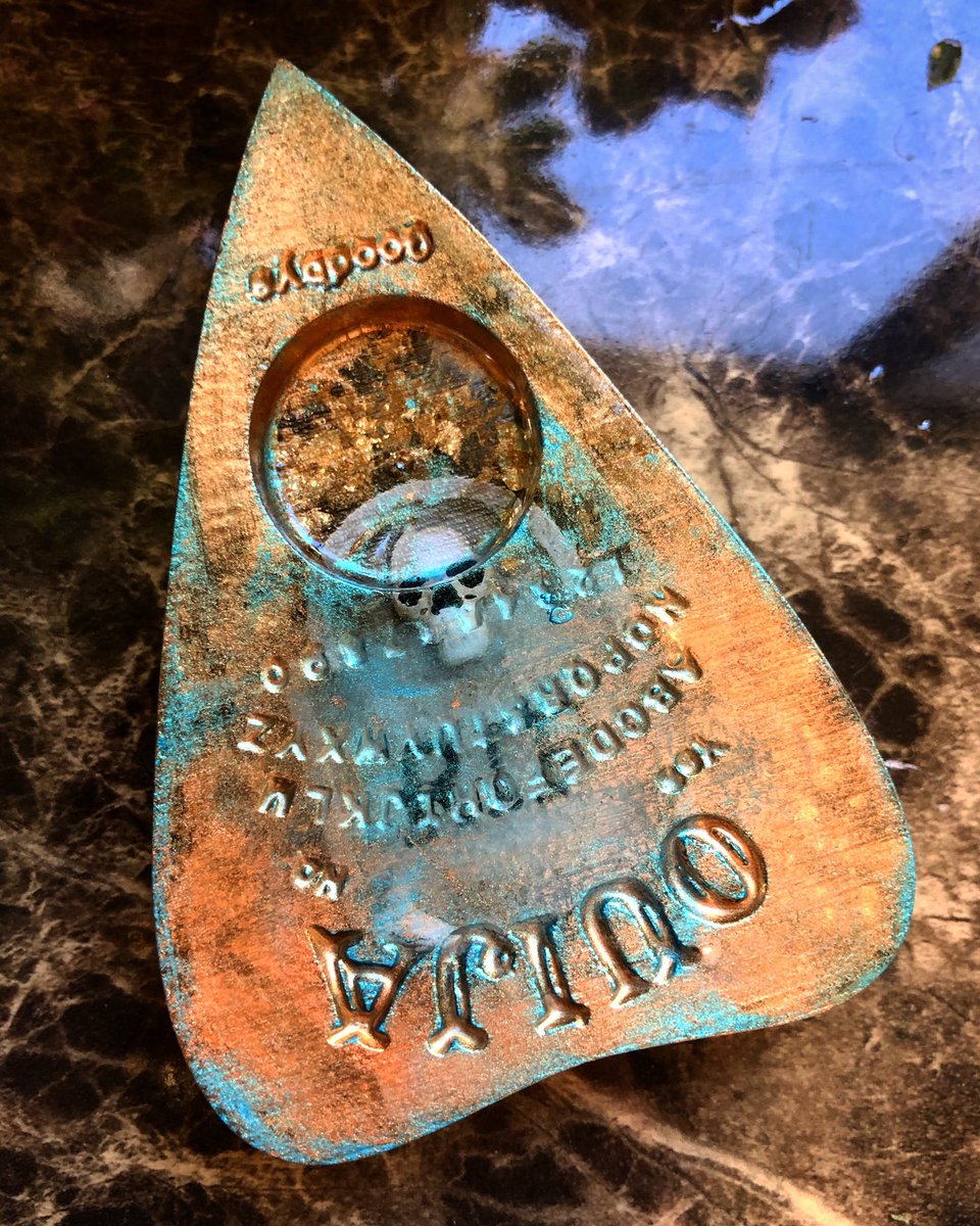 PastNeverSeen's tweet photo. Experimenting with pigments #macabreartist #pastneverseen #horror #homedecor #patreon #beautifulbizarre #halloween #terrarium #macabre #ouija #oddities #curiosities #resin #resinart #talkingboard #cemetery #resincrafts #witchythings #planchette #customplanchette #halloweendecor https://t.co/yGdlUIXYnY