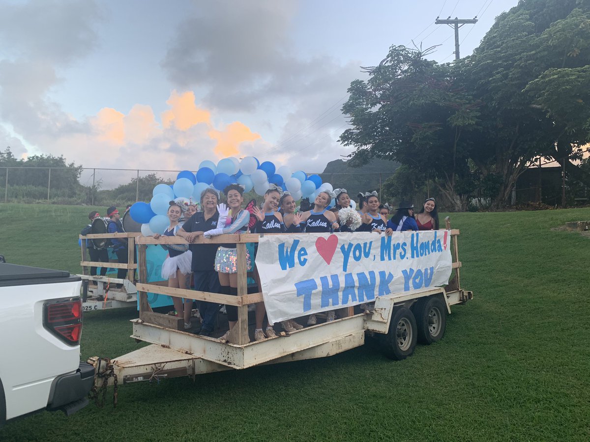 KailuaSBA's tweet photo. Mrs. Kaopuiki for the balloon donation, and leadership students...SPECIAL thank you to the Aguilar ‘Ohana and their  dear friend, Ed. These families made it possible. Last but not least, Varsity came from behind to take the WIN! Prayers go out to our football member who was hurt! https://t.co/YvKyo9dIFn