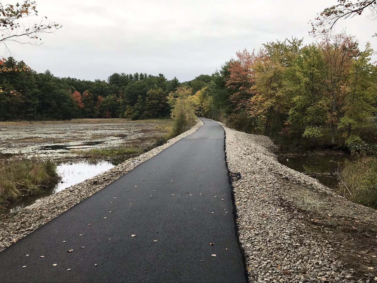 jamiestaton603's tweet photo. The @Trailways_NH in Londonderry.  One week later and with a new friend 🦊 https://t.co/ScNP8v3W3s